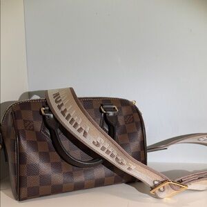 Speedy Bandoulière 20 

8.1 x 5.3 x 4.7 inches
(Length x Height x Width)